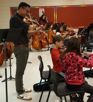 Violinist Adrian Anantawan visits Moncton's Sistema students