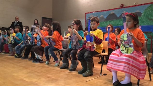 Des élèves de l'école d'Elsipogtog au N.-B. participent au programme Sistema